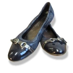 AGL Capped Toe Ballet flats